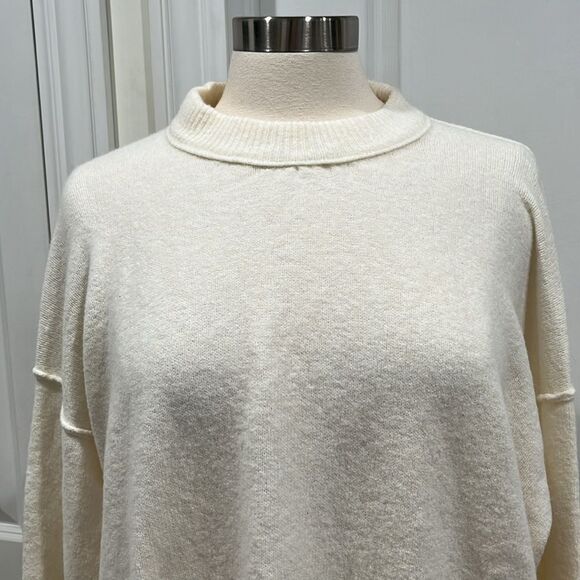 Aerie Oversized Pullover Ivory Sweater High Neck Size Medium New w/out tags - Picture 2 of 12